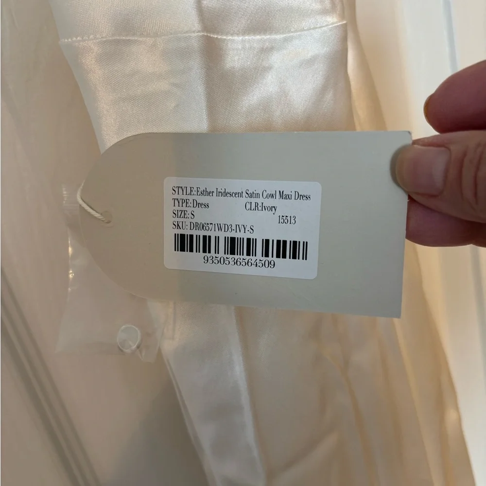 Elegant White Meshki Halter Neck Dress - Picture 3 of 6